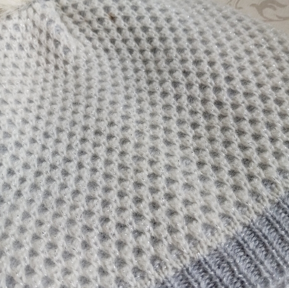 Qi Cashmere Honeycomb Two Tone Cashmere Beanie Rabbit Fur Pom Pom OS - Picture 2 of 10